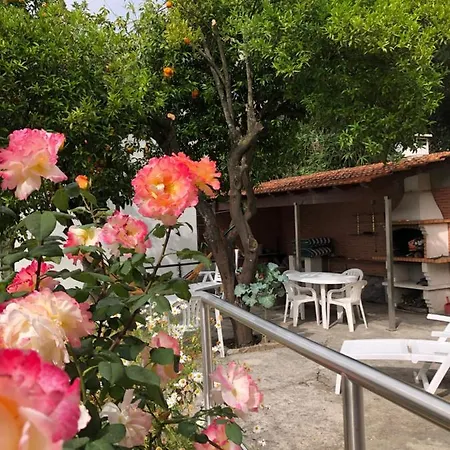 Holiday home Yellow Paradela *