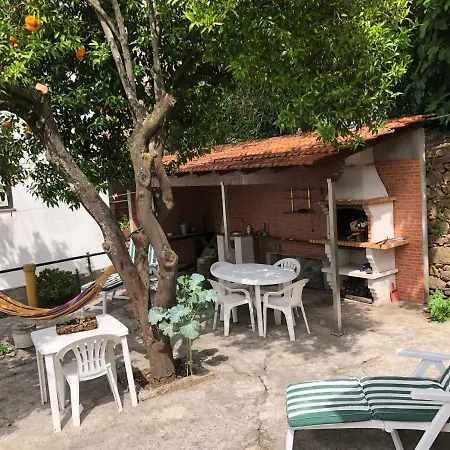 Yellow Paradela Holiday home *