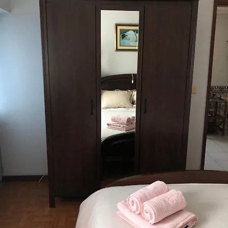 Yellow Paradela Holiday home *